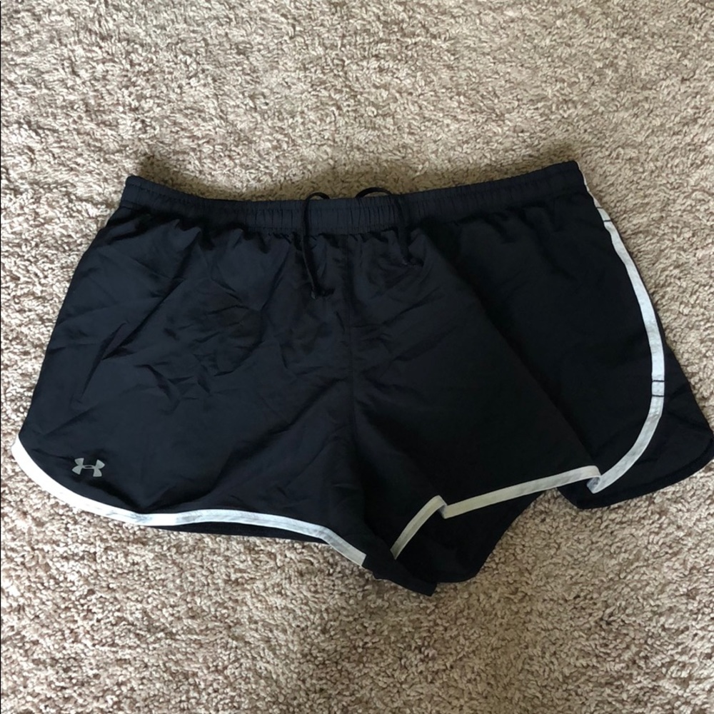 EUC Under Armour black large shorts